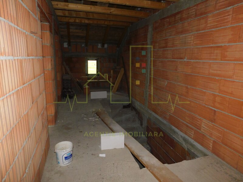 1/2 Duplex. Zona excelenta. Finisaje la alegere